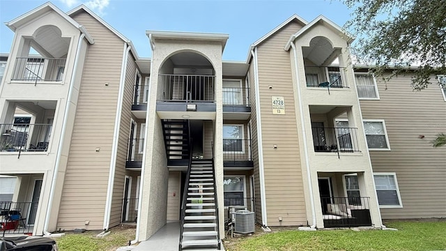 4728 Walden Cir Unit 32, Orlando, FL 32811 - view of apartment building / complex featuring stairway