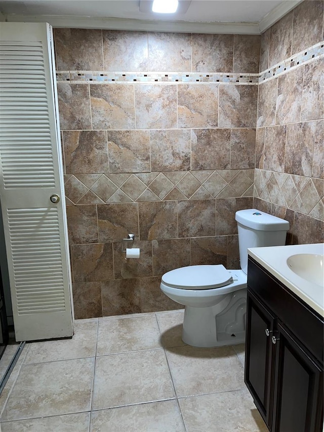 5826 Peregrine Ave Unit F01, Orlando, FL 32819 - bathroom featuring toilet, vanity, tile walls, and tile patterned floors