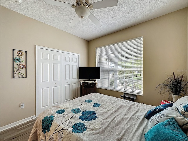 1364 Rebecca Dr, Haines City, FL 33844 - bedroom featuring wood finished floors, a textured ceiling, baseboards, a ceiling fan, and a closet
