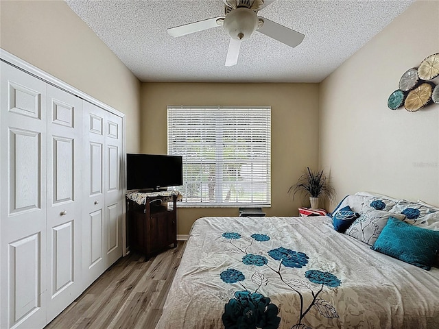 1364 Rebecca Dr, Haines City, FL 33844 - bedroom with wood finished floors, a textured ceiling, a closet, and a ceiling fan