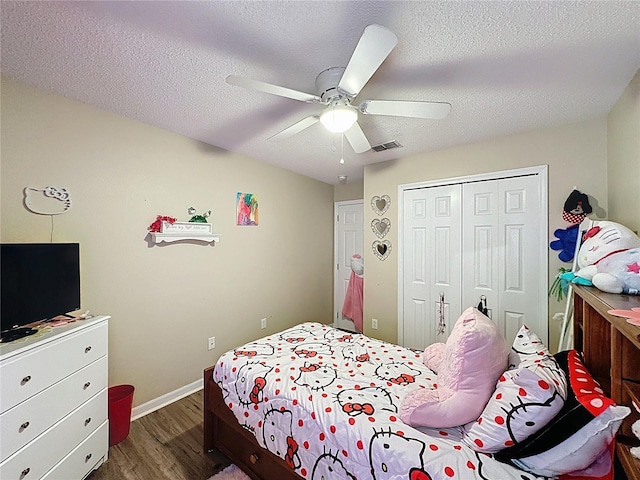 1364 Rebecca Dr, Haines City, FL 33844 - bedroom featuring wood finished floors, a closet, baseboards, a ceiling fan, and a textured ceiling