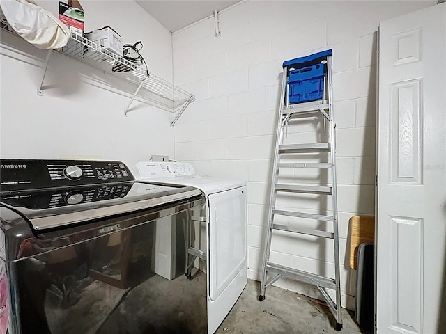 1364 Rebecca Dr, Haines City, FL 33844 - laundry area featuring separate washer and dryer