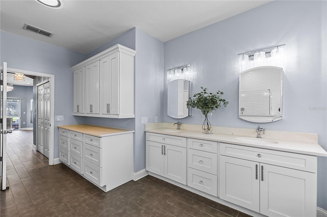 3427 Harborside Ct, Kissimmee, FL 34746 - full bath with double vanity and baseboards