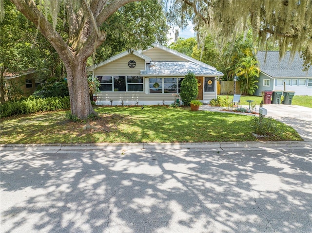 517 Carolina Ave, Saint Cloud, FL 34769 - view of front of home featuring a front yard