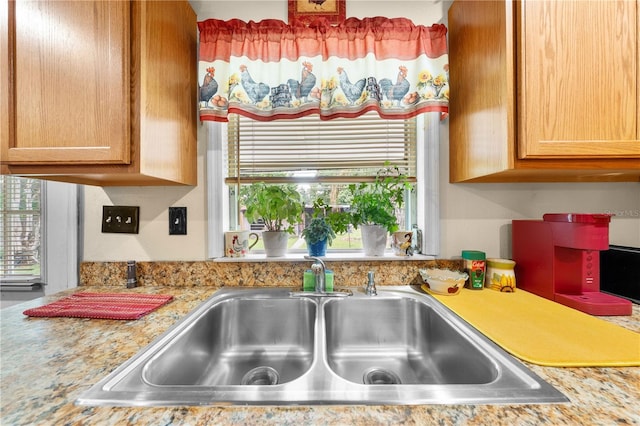 517 Carolina Ave, Saint Cloud, FL 34769 - kitchen with light countertops and a sink