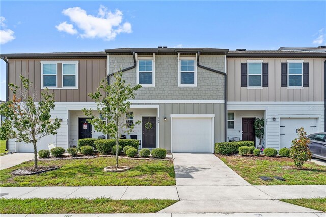 955 Grandin St, Davenport, FL 33837 - multi unit property with board and batten siding and concrete driveway
