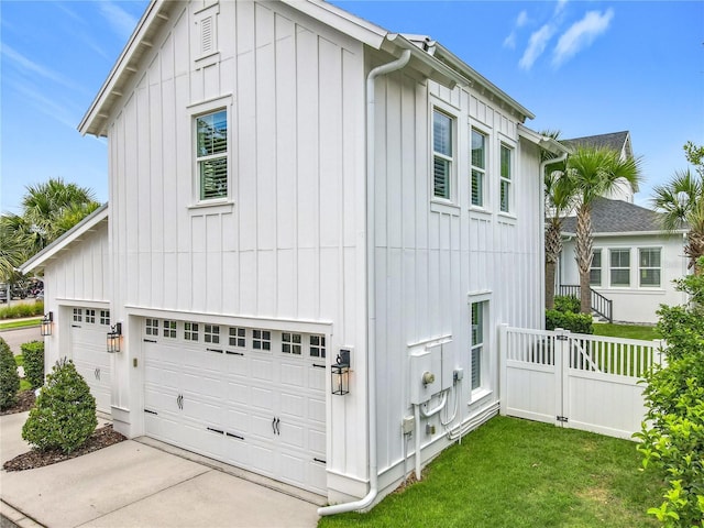 960 Civitas Way, Winter Garden, FL 34787 - view of side of property featuring an attached garage and driveway