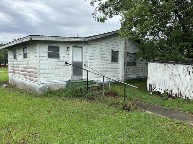 1886 Pleasant Hill Rd, Kissimmee, FL 34746 - back of property featuring entry steps