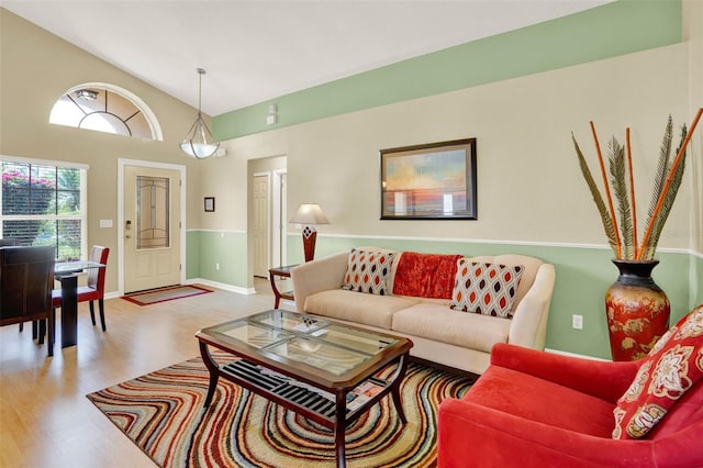 737 Oxford Dr, Davenport, FL 33897 - living room featuring vaulted ceiling, light wood finished floors, and baseboards