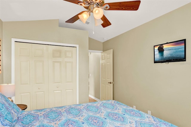 737 Oxford Dr, Davenport, FL 33897 - bedroom with lofted ceiling, a closet, ceiling fan, and baseboards