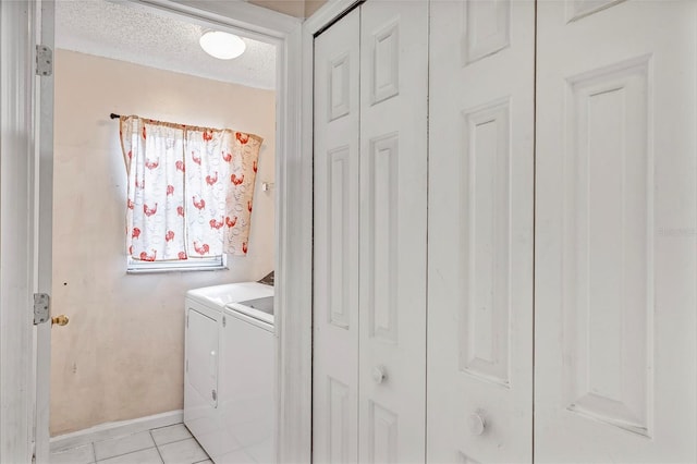 600 Regency Way, Kissimmee, FL 34758 - laundry area featuring washing machine and dryer, light tile patterned floors, and a textured ceiling