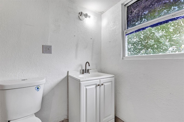 600 Regency Way, Kissimmee, FL 34758 - bathroom featuring vanity and a textured wall