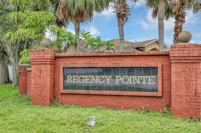 600 Regency Way, Kissimmee, FL 34758 - community / neighborhood sign featuring a lawn