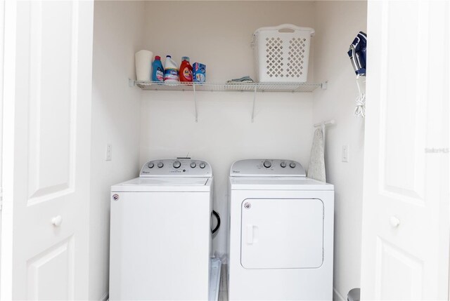 2623 Calistoga Ave, Kissimmee, FL 34741 - laundry area featuring independent washer and dryer