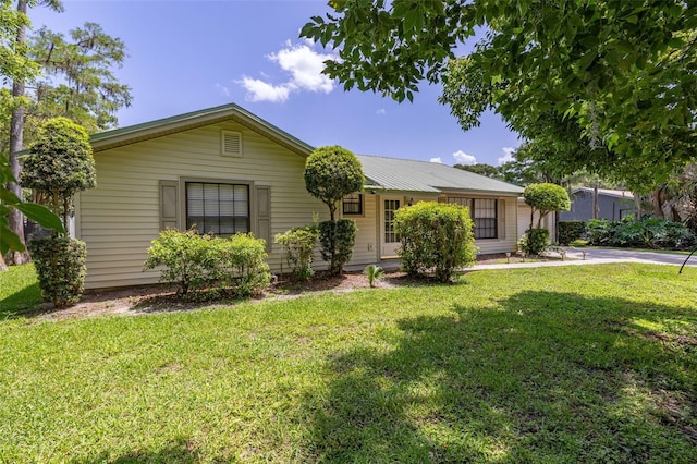 4307 Oak Ct, Saint Cloud, FL 34769 - ranch-style home featuring a front lawn