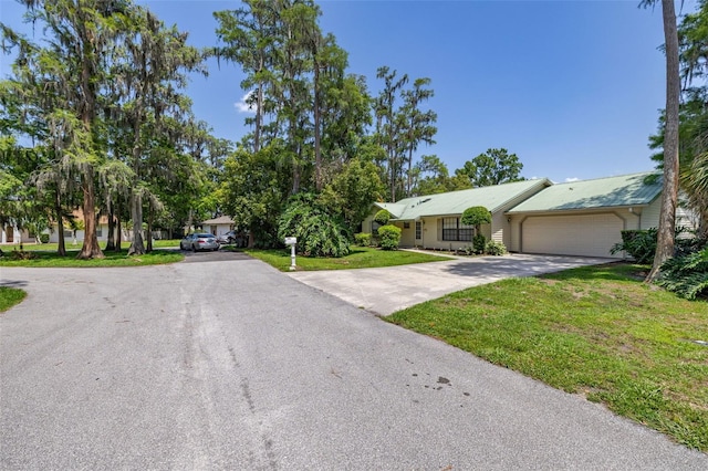 4307 Oak Ct, Saint Cloud, FL 34769 - view of front facade with concrete driveway, a garage, and a front yard