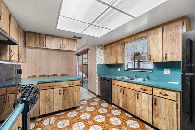 4307 Oak Ct, Saint Cloud, FL 34769 - kitchen with black appliances and a sink
