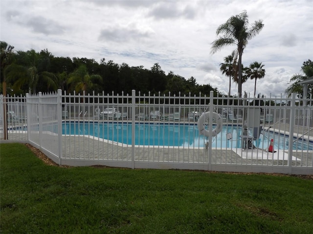 3074 Bay Laurel Cir N, Kissimmee, FL 34744 - community pool with a patio