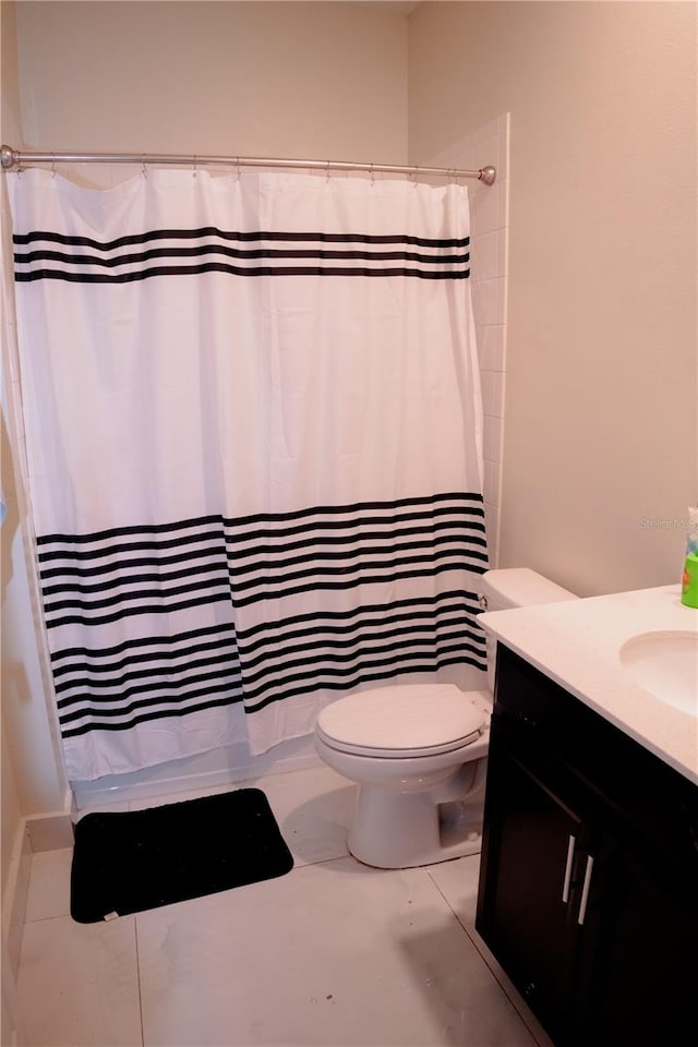 153 Taft Dr, Davenport, FL 33837 - full bath with toilet, vanity, and curtained shower