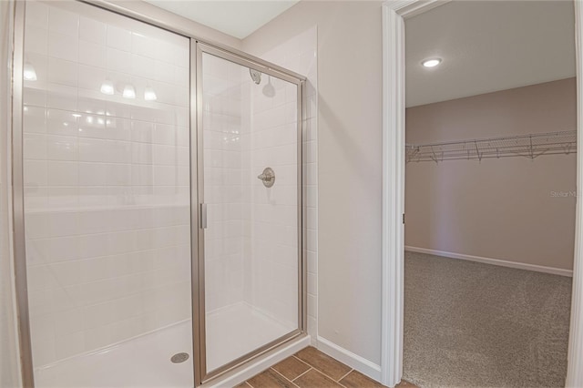 565 Summit River Dr, Apopka, FL 32712 - bathroom featuring a shower stall, a walk in closet, baseboards, and recessed lighting