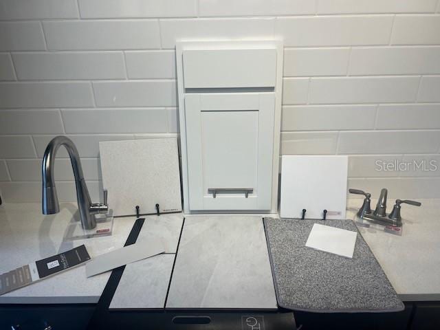 9229 Players Dr, Weeki Wachee, FL 34613 - detailed view of decorative backsplash