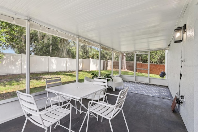 2700 Palm Isle Way, Orlando, FL 32829 - sunroom with outdoor dining area