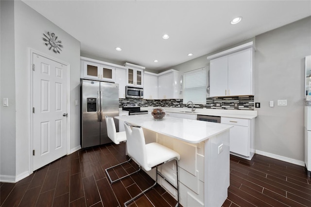 205 Lakeshore Dr, Davenport, FL 33837 - kitchen featuring stainless steel appliances, baseboards, wood finish floors, a center island, and recessed lighting