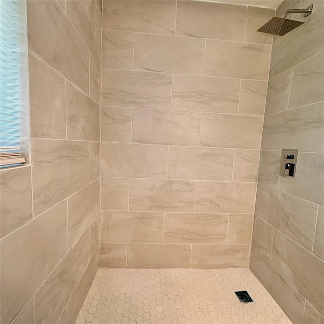 1615 NE 9th St, Ocala, FL 34470 - full bathroom with a tile shower