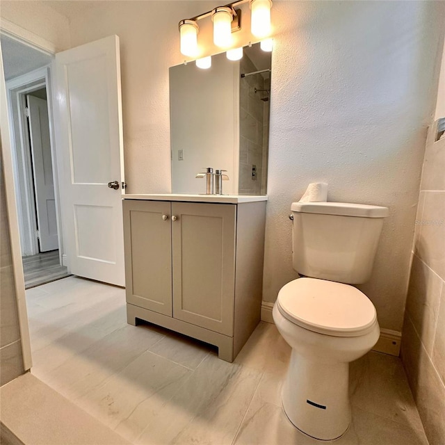 1615 NE 9th St, Ocala, FL 34470 - full bath with vanity, toilet, and a shower