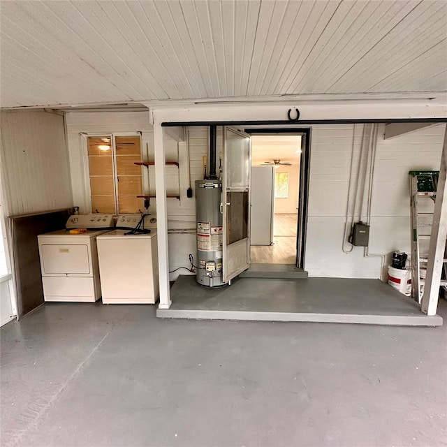1615 NE 9th St, Ocala, FL 34470 - garage featuring independent washer and dryer and gas water heater