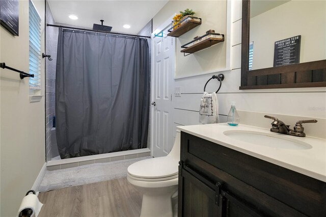 2 S Lavon Ave, Kissimmee, FL 34741 - full bath with vanity, a shower with curtain, toilet, wood finished floors, and recessed lighting