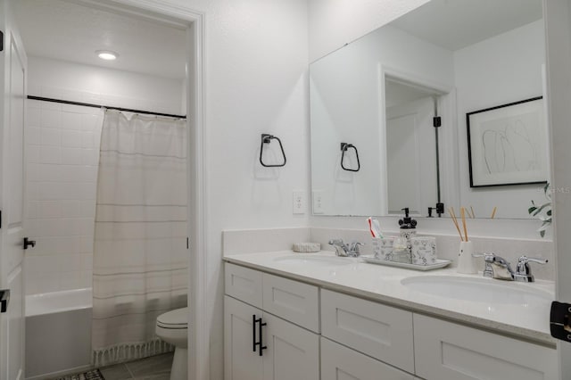 466 Cool Summer Ln, Davenport, FL 33837 - full bathroom featuring double vanity, toilet, and shower / bath combo