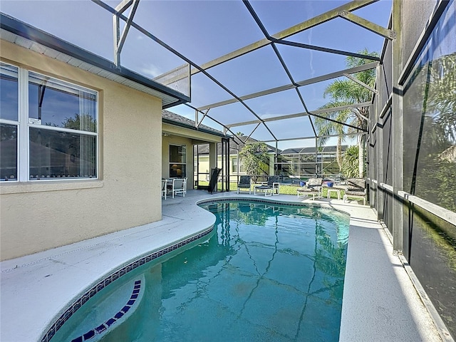 107 Amaca Ln, Davenport, FL 33897 - swimming pool with a patio and glass enclosure