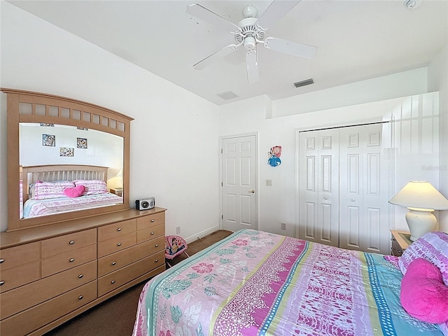 107 Amaca Ln, Davenport, FL 33897 - bedroom featuring a ceiling fan, a closet, and dark carpet