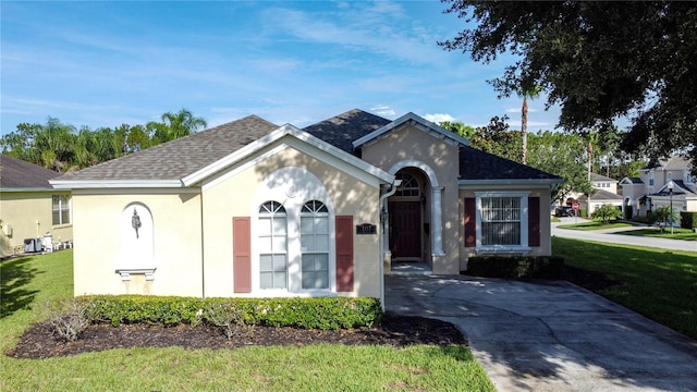 107 Amaca Ln, Davenport, FL 33897 - ranch-style home featuring stucco siding, a front yard, and a shingled roof