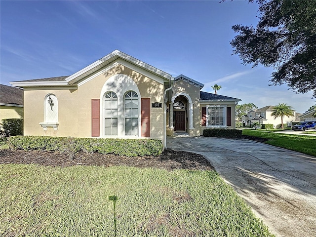 107 Amaca Ln, Davenport, FL 33897 - view of front of house with stucco siding and a front yard