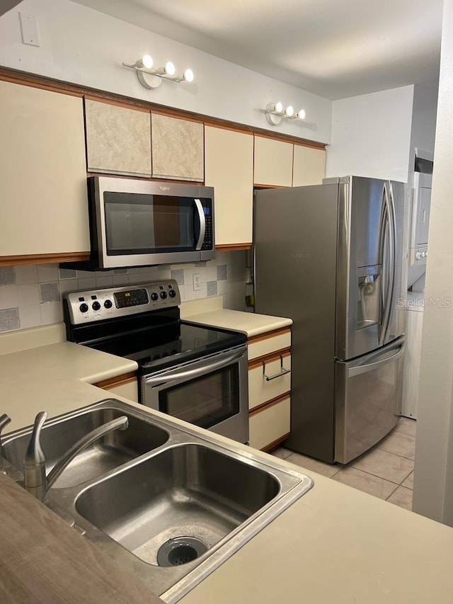 2900 S Semoran Blvd Unit 1, Orlando, FL 32822 - kitchen with appliances with stainless steel finishes, a sink, backsplash, and light countertops