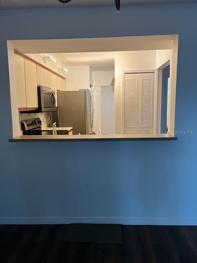 2900 S Semoran Blvd Unit 1, Orlando, FL 32822 - kitchen featuring stainless steel appliances and dark wood-type flooring