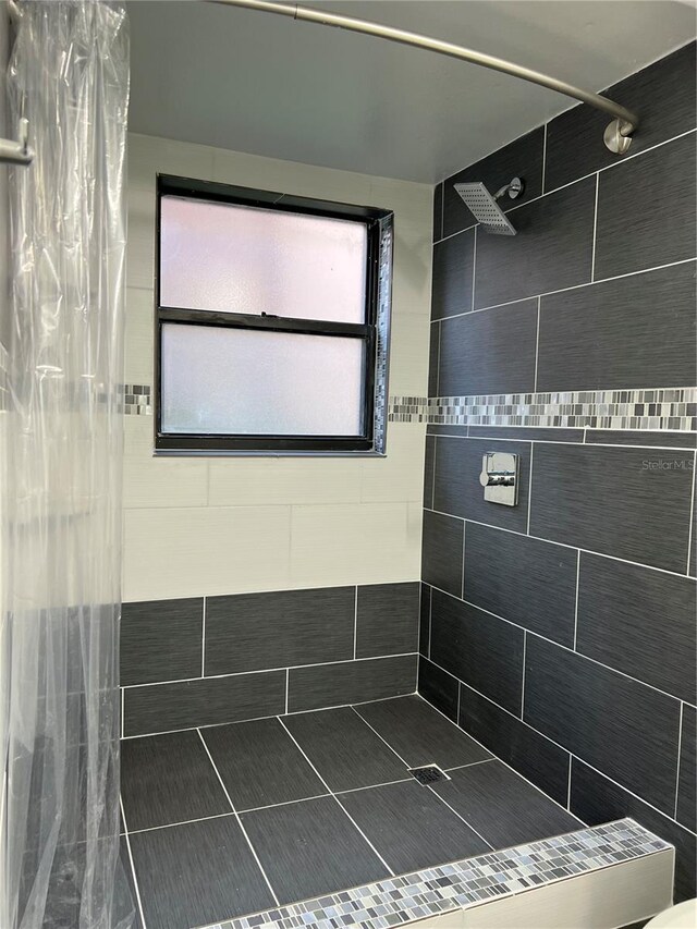 2900 S Semoran Blvd Unit 1, Orlando, FL 32822 - full bath with a tile shower