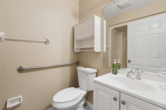 11323 Kijik Trl, Groveland, FL 34736 - bathroom with a textured wall and vanity