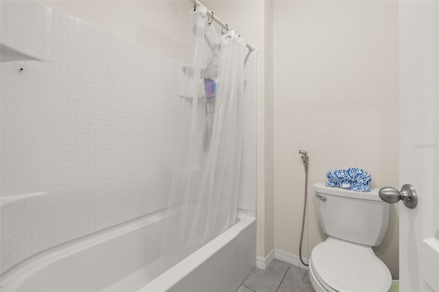 176 Sofia Ln, Lake Alfred, FL 33850 - bathroom featuring tile patterned floors, shower / bathtub combination with curtain, toilet, and baseboards