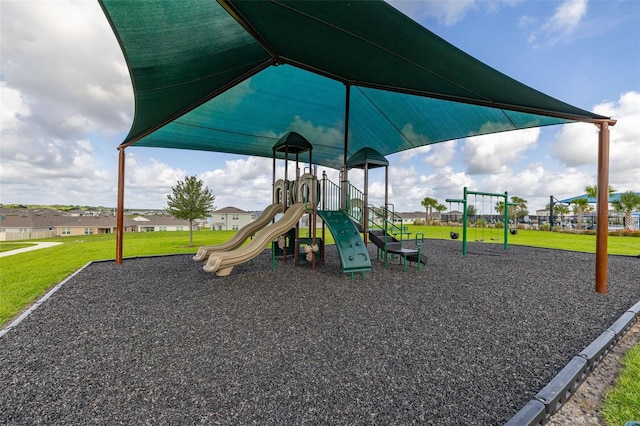 176 Sofia Ln, Lake Alfred, FL 33850 - community playground with a lawn