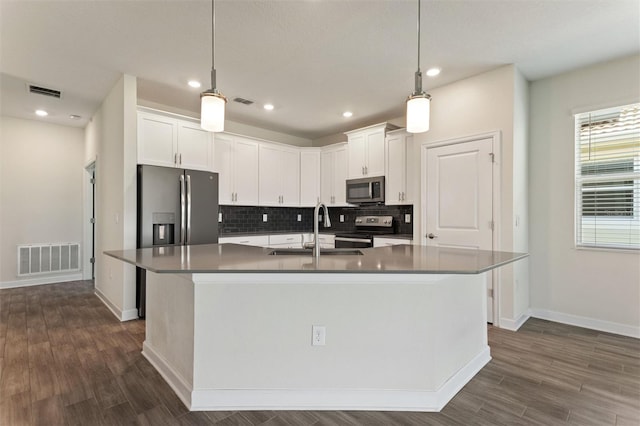1101 Downswing Pl, Davenport, FL 33896 - kitchen with appliances with stainless steel finishes, a sink, tasteful backsplash, baseboards, and white cabinets