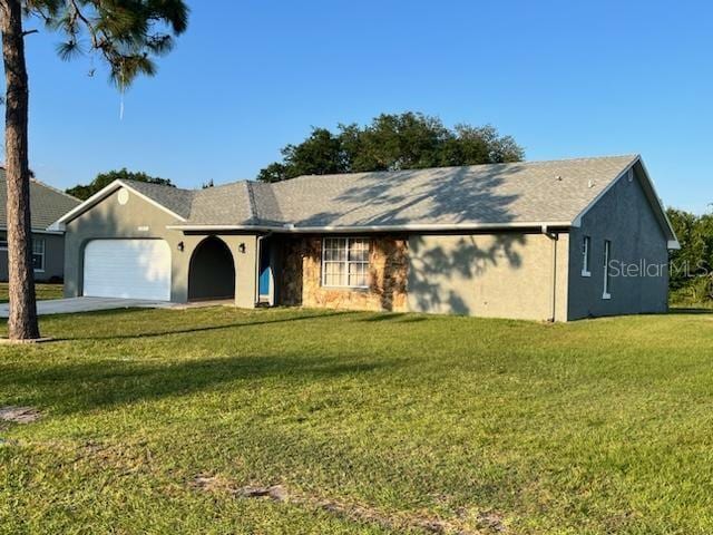 2805 Rodeo Dr, Kissimmee, FL 34746 - ranch-style home featuring a garage, a front yard, stucco siding, and concrete driveway
