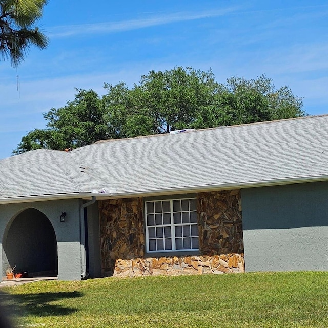 2805 Rodeo Dr, Kissimmee, FL 34746 - entrance to property featuring stone siding, stucco siding, and a yard