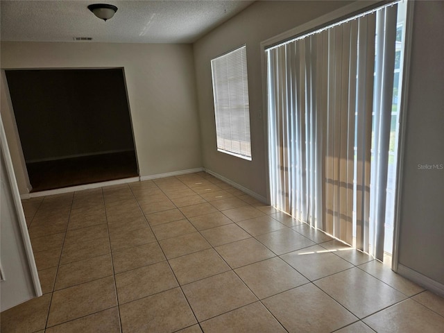 2805 Rodeo Dr, Kissimmee, FL 34746 - tiled spare room featuring a textured ceiling and baseboards