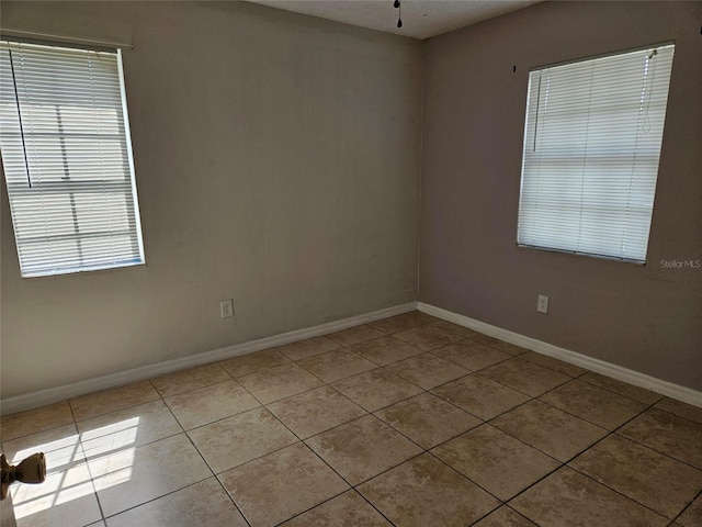 2805 Rodeo Dr, Kissimmee, FL 34746 - unfurnished room featuring light tile patterned floors and baseboards