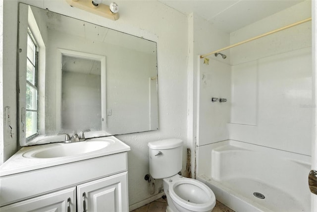 3252 Golfview Rd, Sebring, FL 33875 - bathroom featuring vanity and a shower