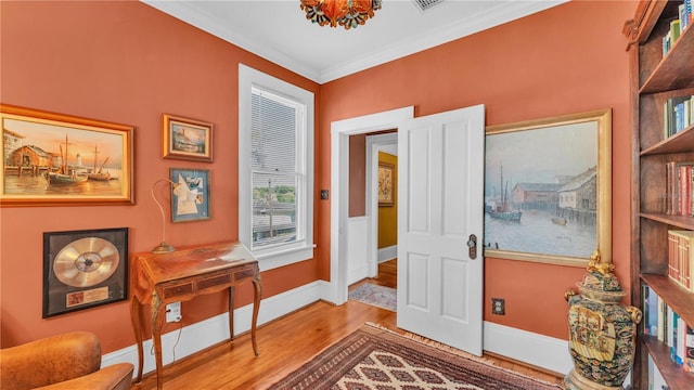 822 W Patterson St, Lakeland, FL 33803 - entrance foyer featuring wood finished floors, ornamental molding, and baseboards