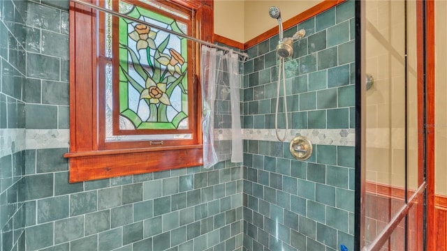 822 W Patterson St, Lakeland, FL 33803 - bathroom featuring tiled shower